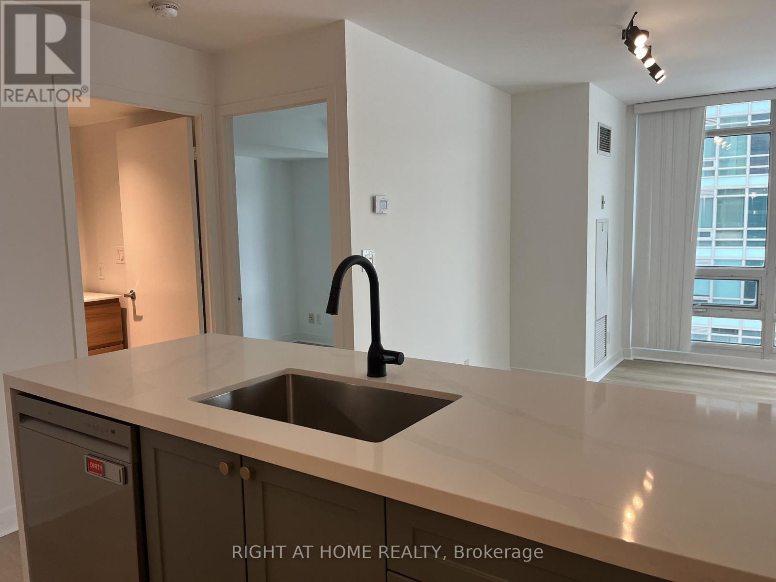 710 - 397 Front Street W, Toronto, Ontario  M5V 3S1 - Photo 5 - C12776376