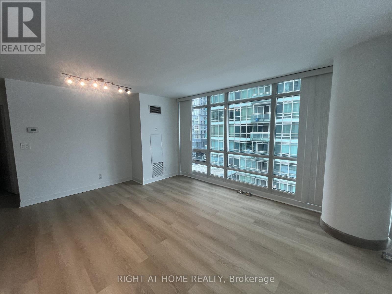 710 - 397 Front Street W, Toronto, Ontario  M5V 3S1 - Photo 8 - C12776376