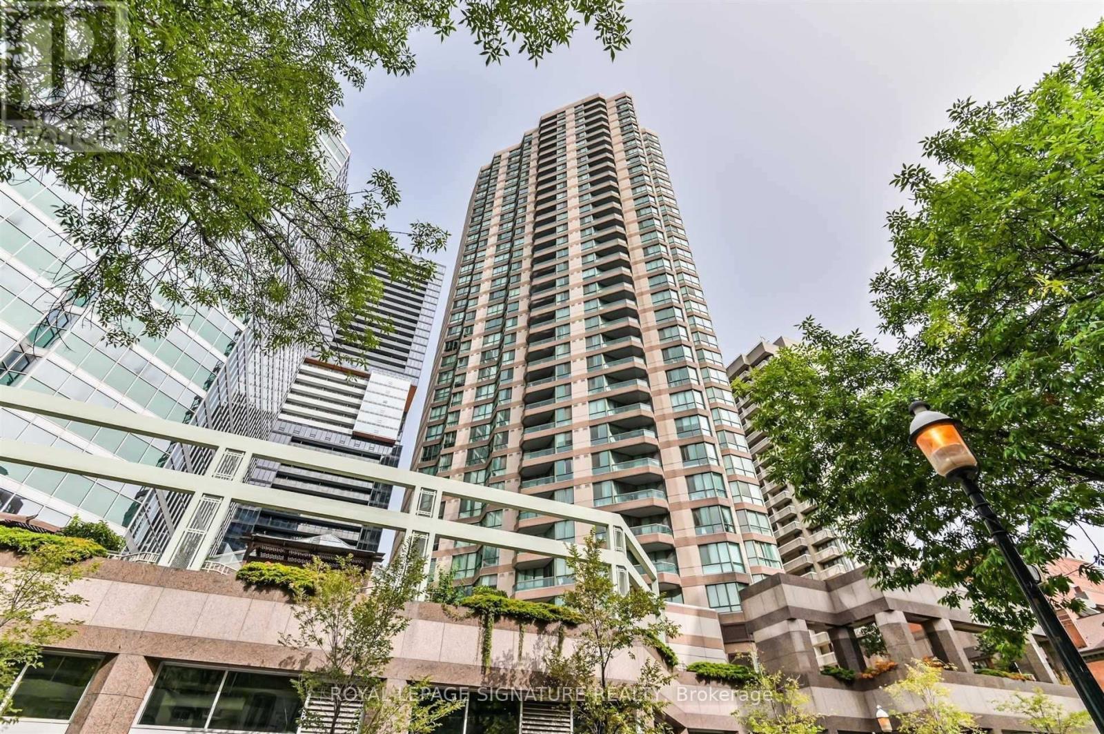 2001 - 38 ELM STREET, Toronto, Ontario