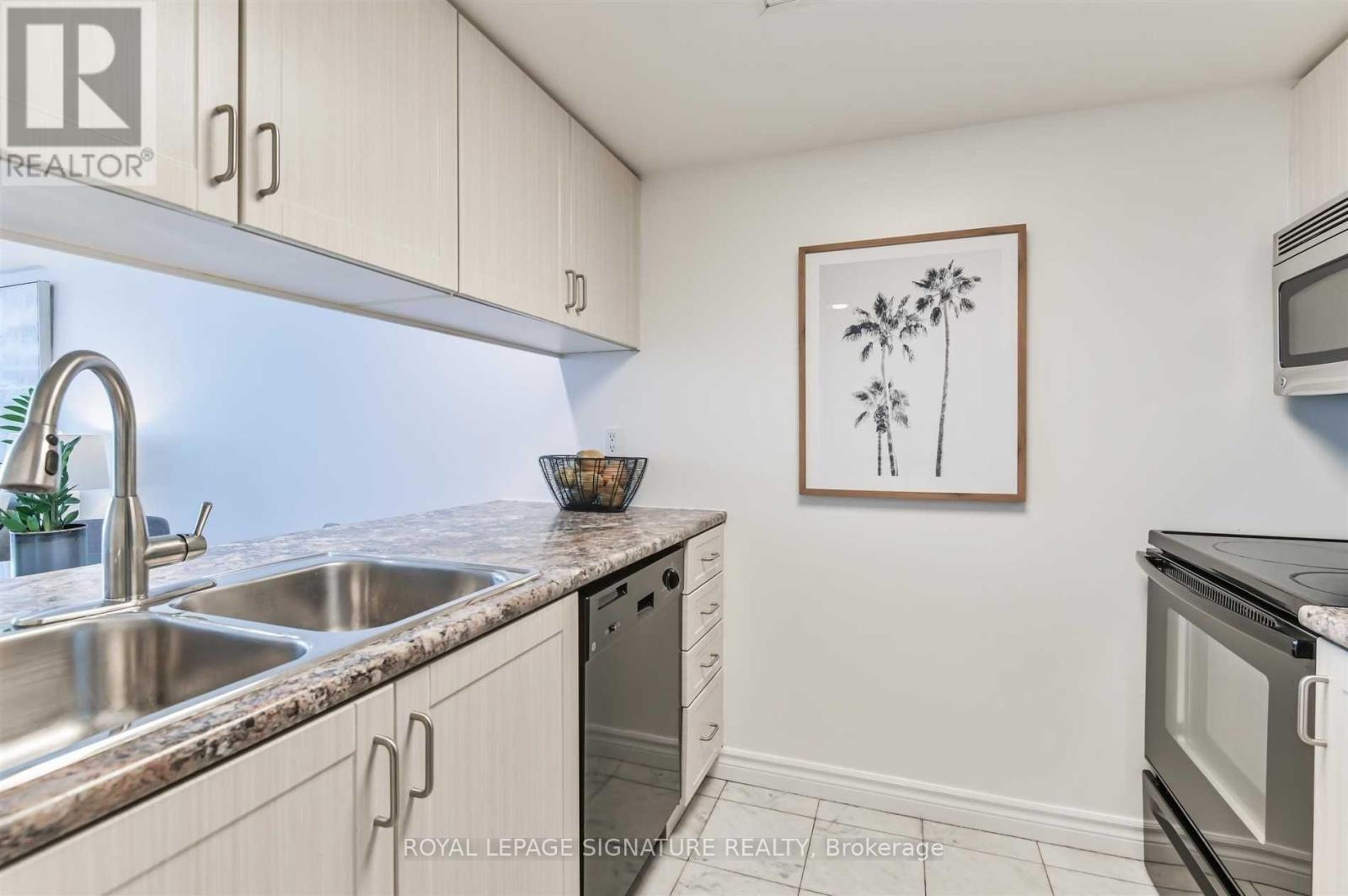 2001 - 38 Elm Street, Toronto, Ontario  M5G 2K5 - Photo 13 - C12776442