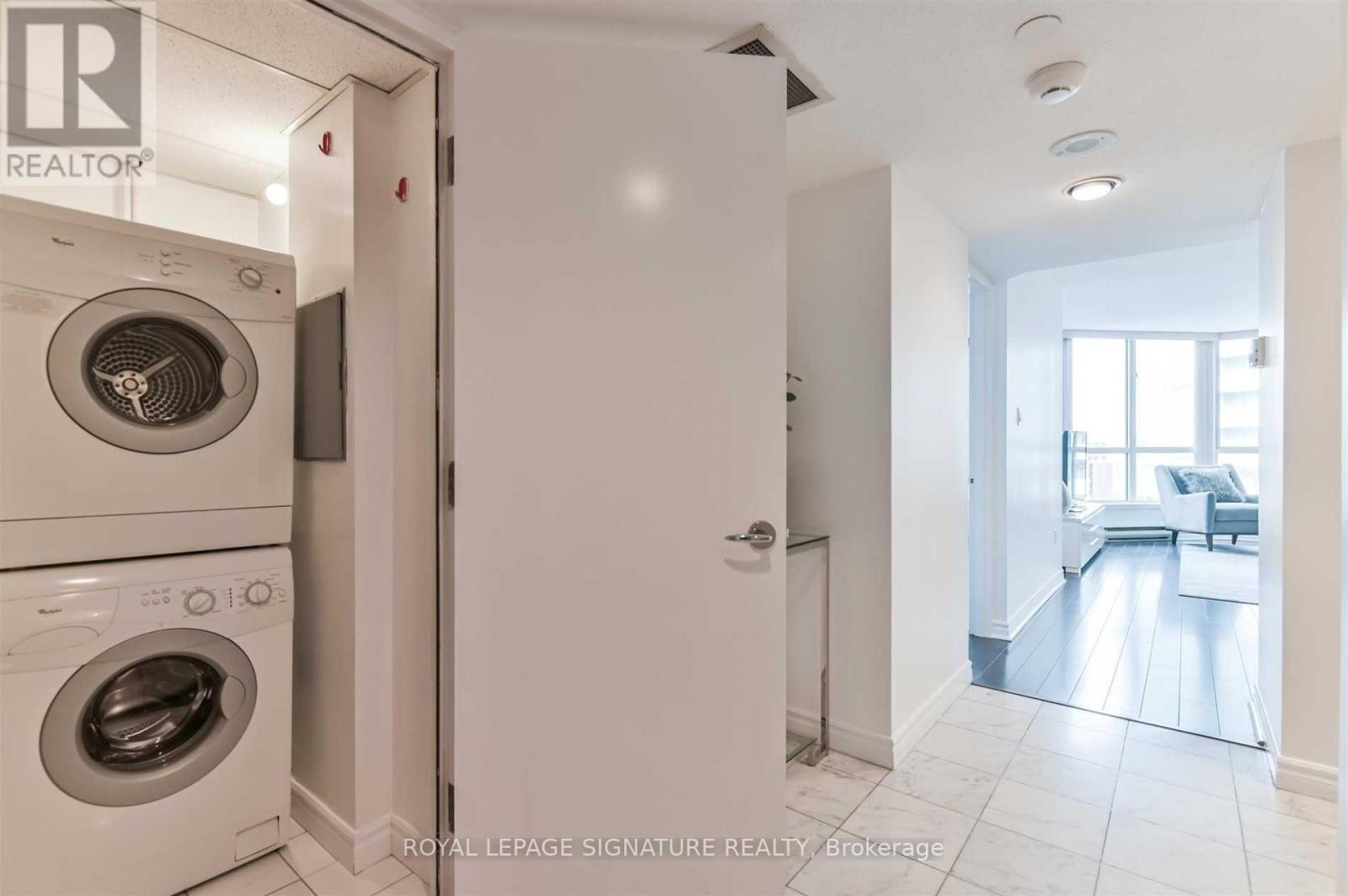 2001 - 38 Elm Street, Toronto, Ontario  M5G 2K5 - Photo 18 - C12776442