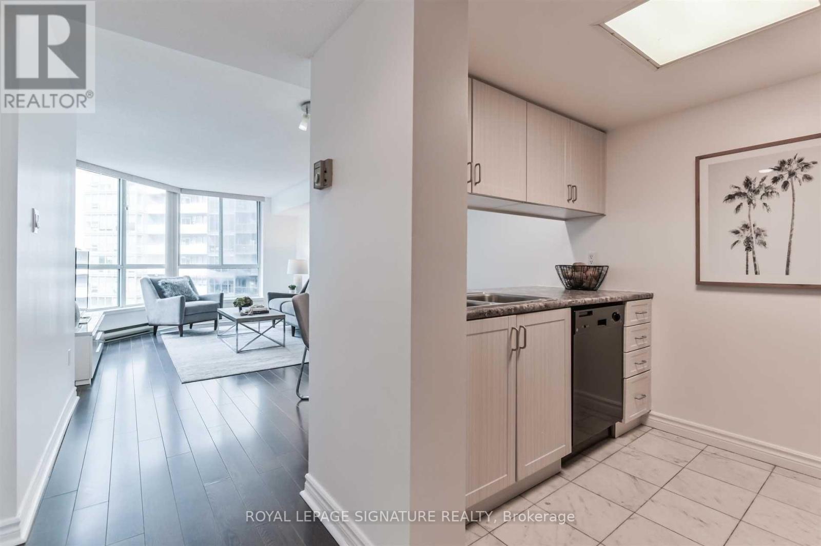 2001 - 38 Elm Street, Toronto, Ontario  M5G 2K5 - Photo 5 - C12776442