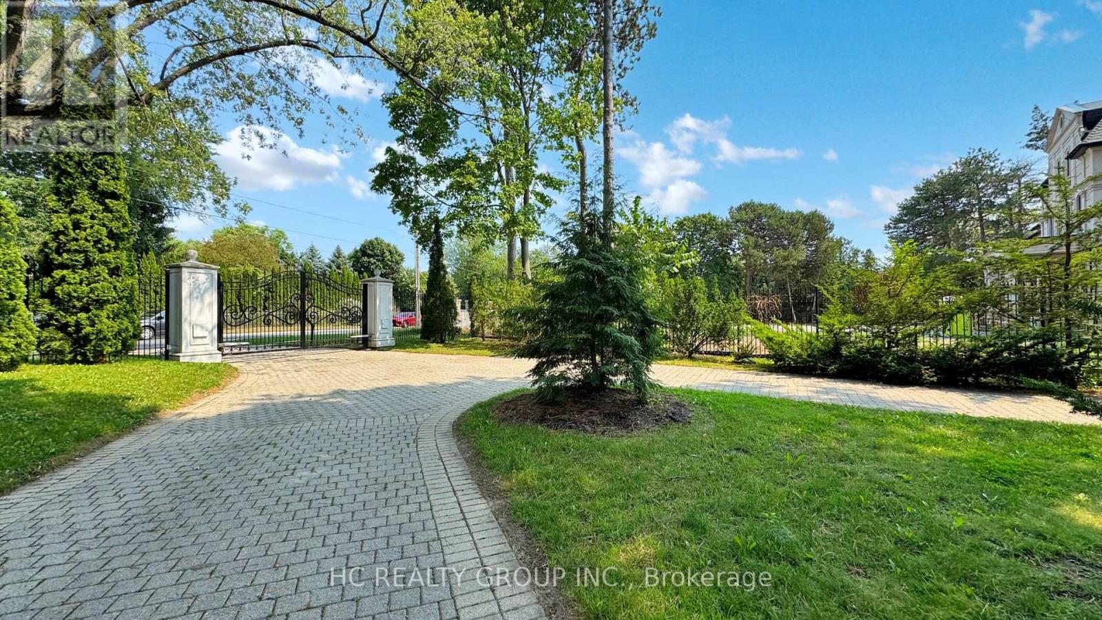 22&20 Park Lane Circle, Toronto, Ontario  M3B 1Z7 - Photo 3 - C12776560