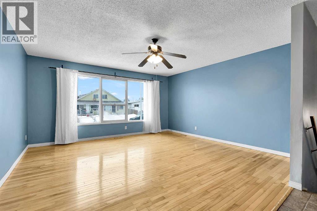 111 Dovertree Place Se, Calgary, Alberta  t2b 2k3 - Photo 5 - A2277343