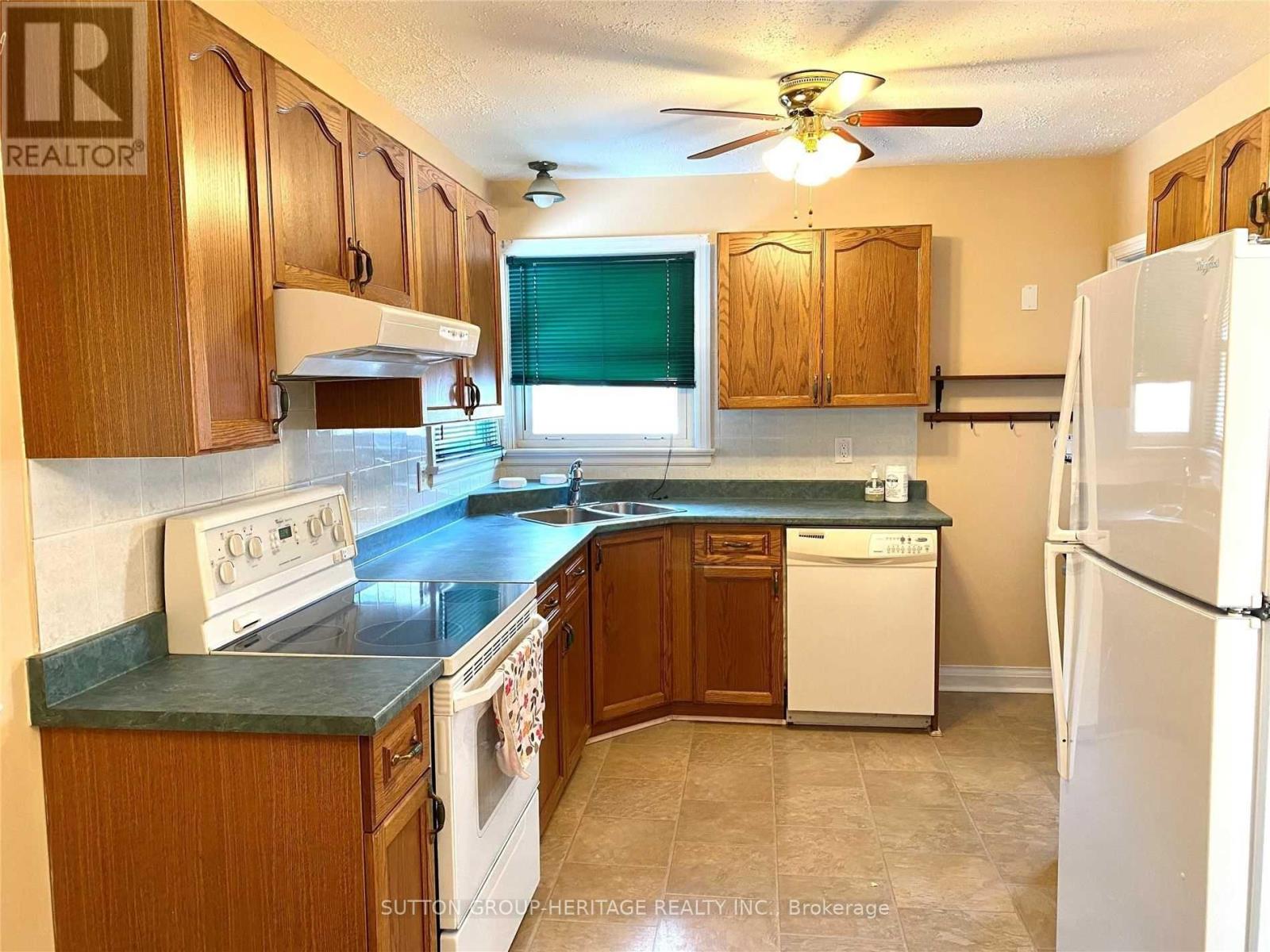 49 Grassmere Court, Oshawa, Ontario  L1H 3X3 - Photo 3 - E12776558