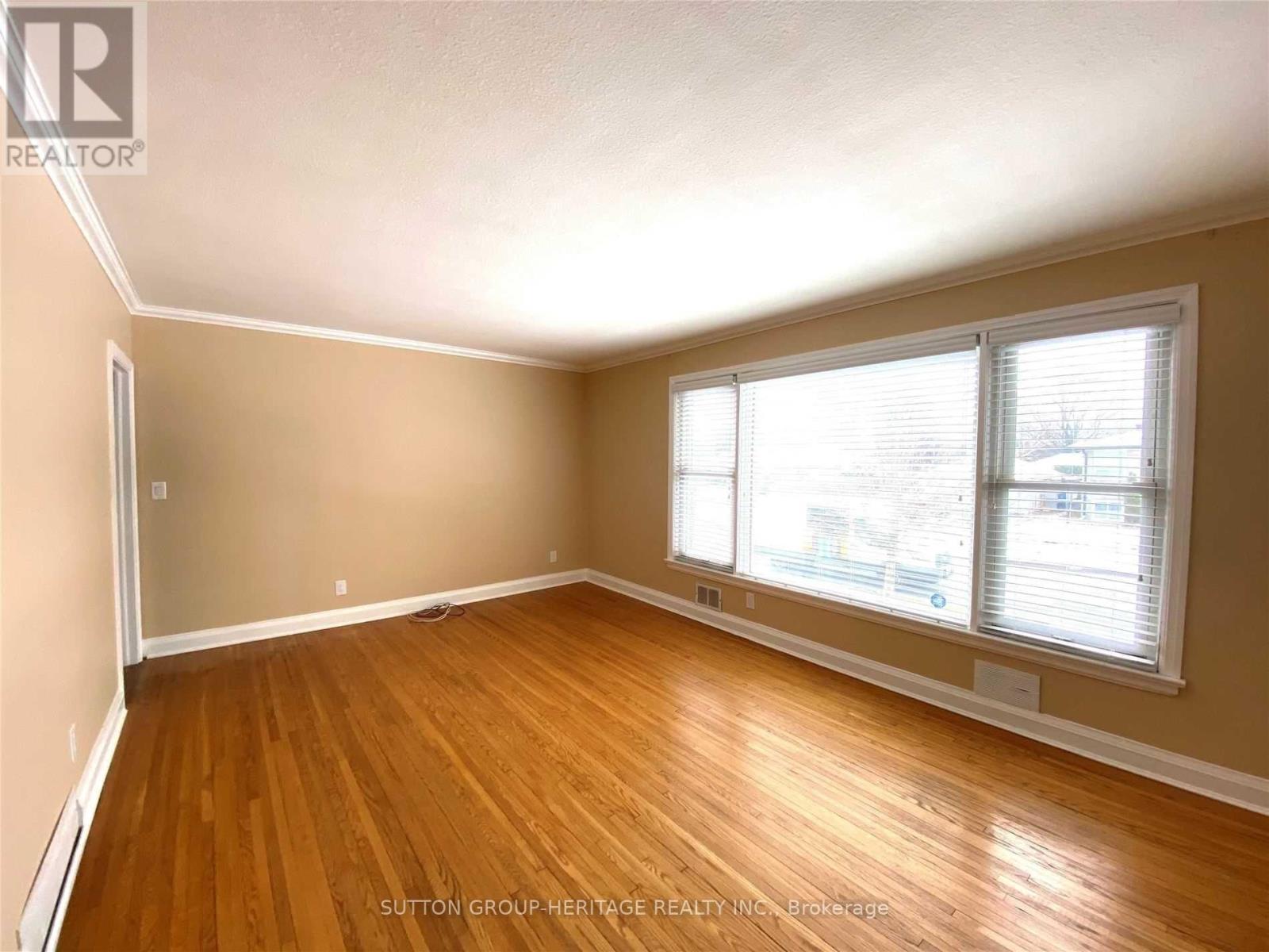 49 Grassmere Court, Oshawa, Ontario  L1H 3X3 - Photo 5 - E12776558