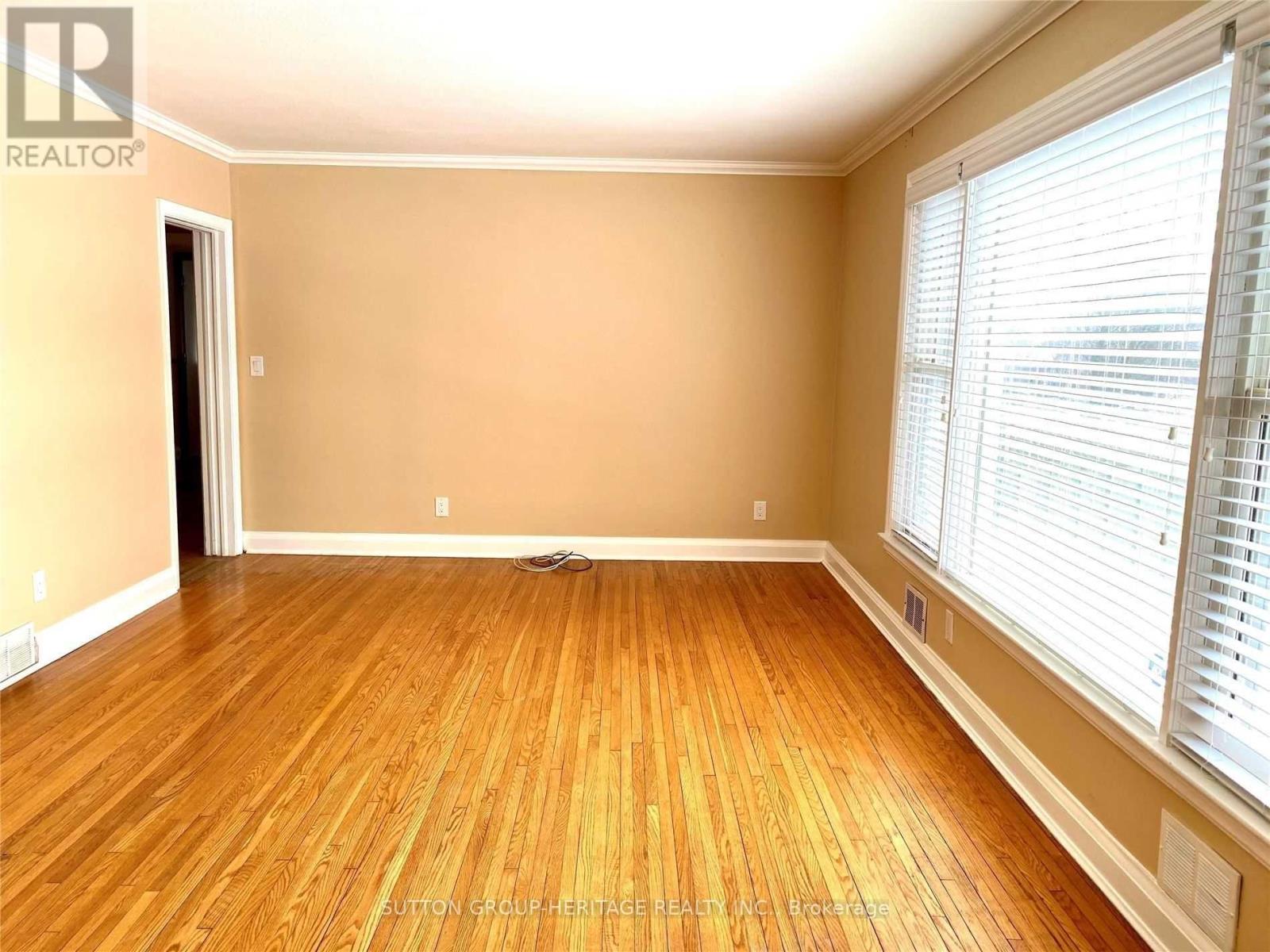 49 Grassmere Court, Oshawa, Ontario  L1H 3X3 - Photo 6 - E12776558