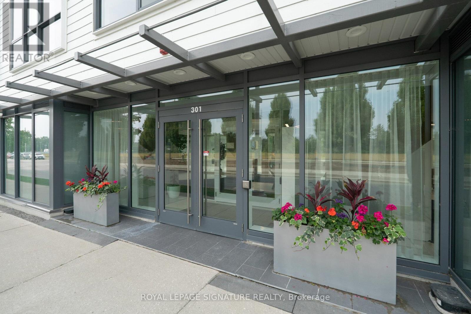 C305 - 301 Sea Ray Avenue, Innisfil, Ontario  L9S 0L8 - Photo 2 - N12776464