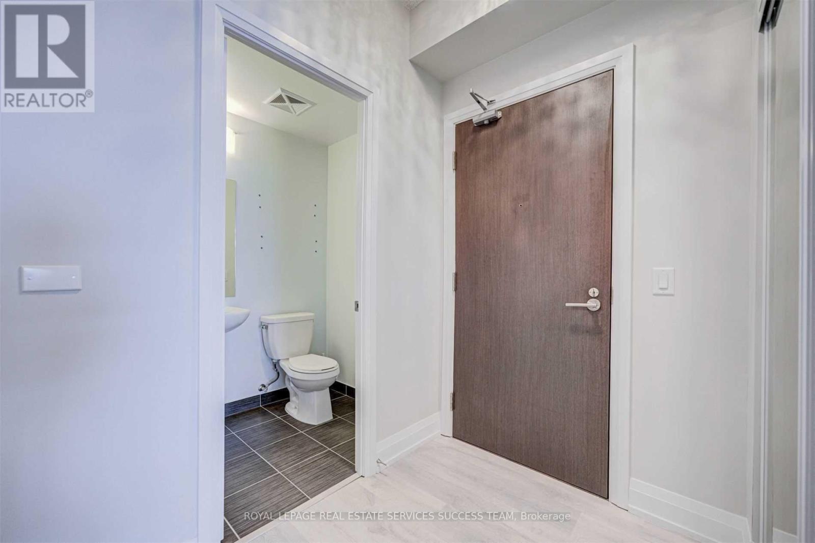 2002 - 7890 Bathurst Street, Vaughan (Beverley Glen), Ontario  L4J 0J9 - Photo 7 - N12776474