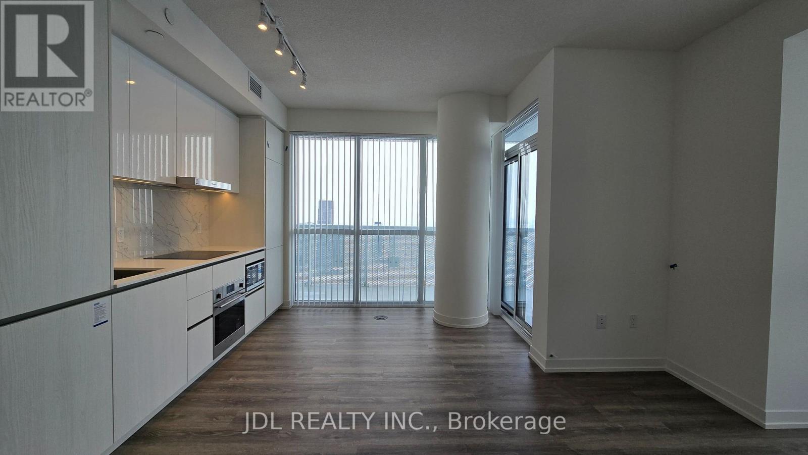 5809 - 8 INTERCHANGE WAY, Vaughan, Ontario