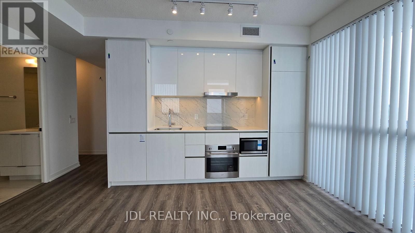 5809 - 8 Interchange Way, Vaughan, Ontario  L4K 0R2 - Photo 2 - N12776476