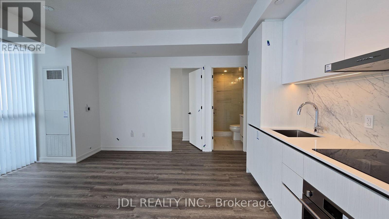 5809 - 8 Interchange Way, Vaughan, Ontario  L4K 0R2 - Photo 3 - N12776476