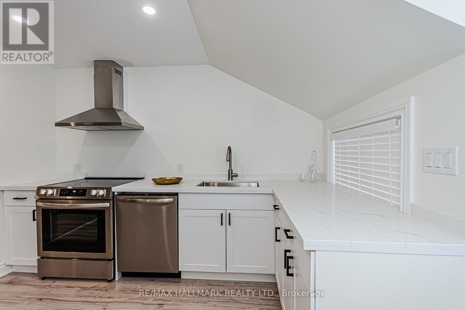 2 - 930 Lake Drive E, Georgina, Ontario  L0E 1L0 - Photo 8 - N12776546