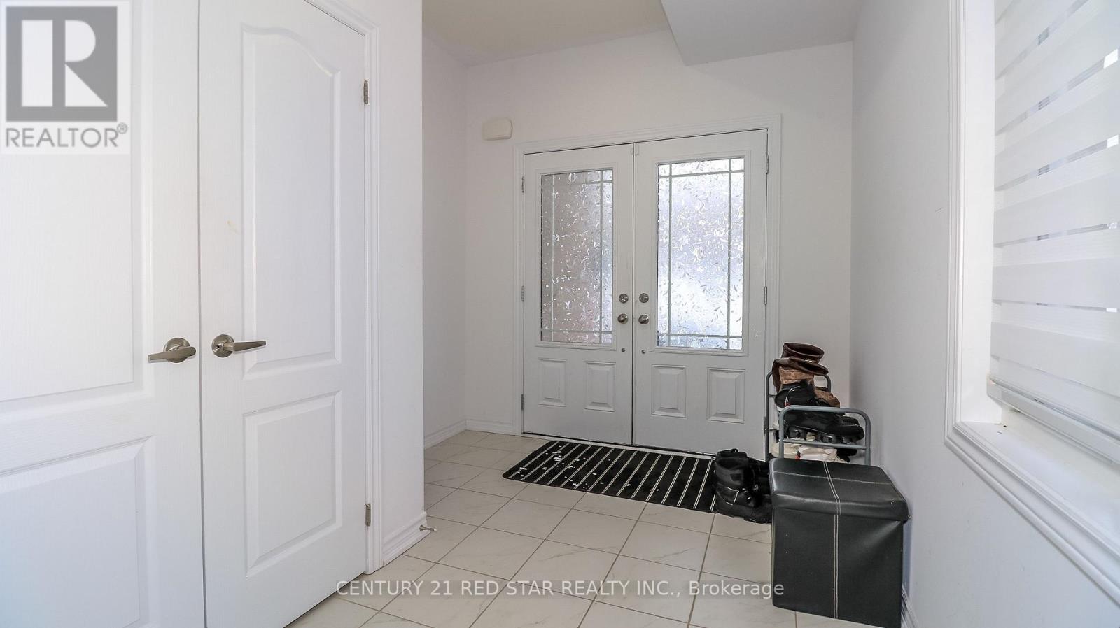 32 Milson Crescent, Essa (Angus), Ontario  L0M 1B4 - Photo 6 - N12776578