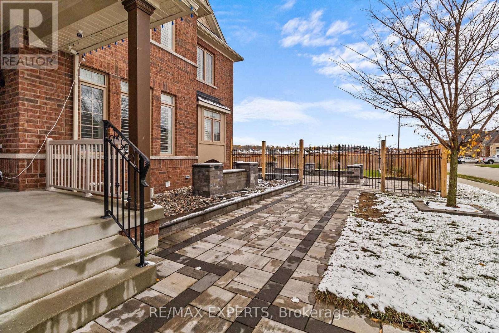 22 Traver Gate, Springwater, Ontario  L9X 0S8 - Photo 3 - S12776492