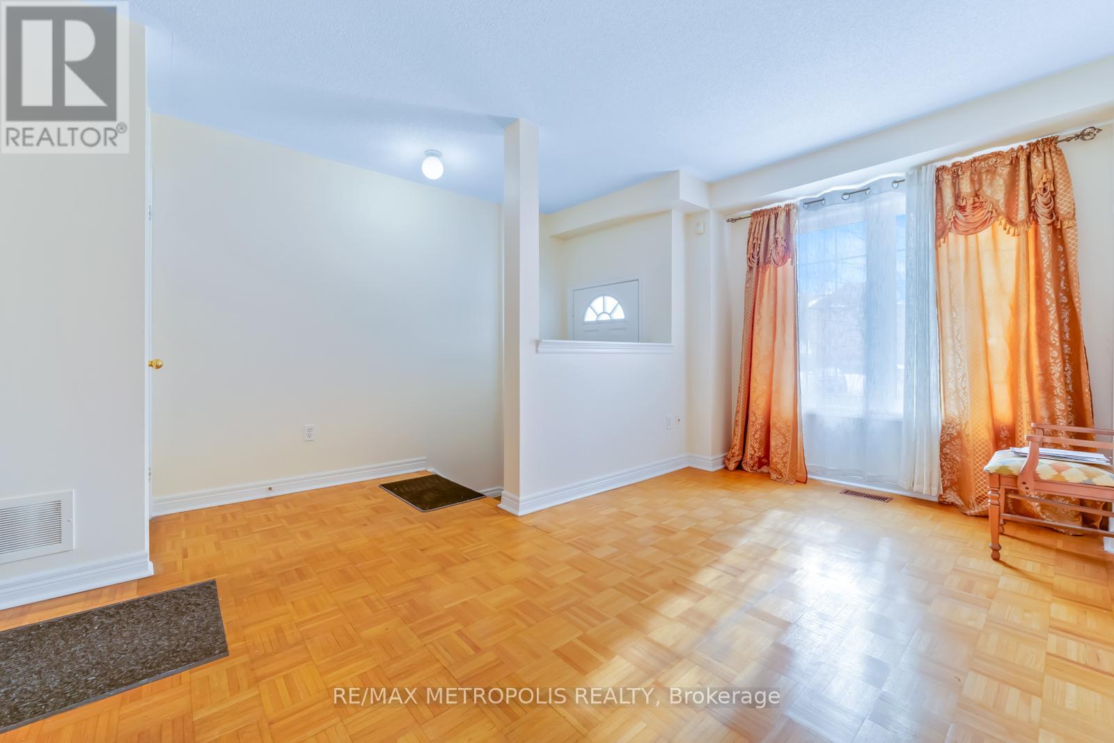 Main - 16b Gower Street, Toronto, Ontario  M4B 3P5 - Photo 3 - E12764172