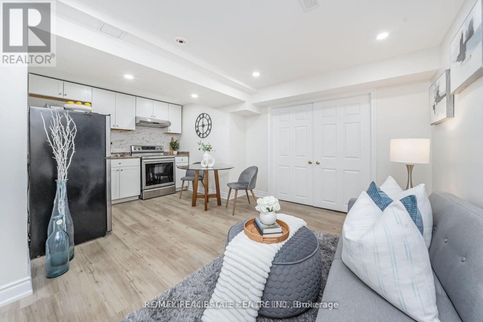 7307 Cork Tree Row, Mississauga, Ontario  L5N 8N9 - Photo 5 - W12776222