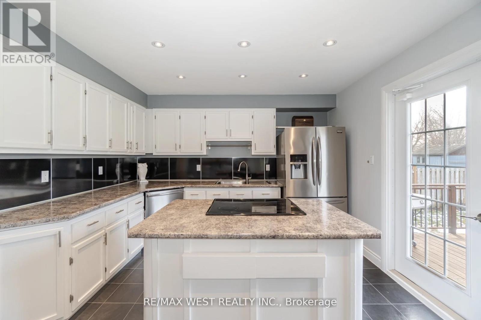 Upper - 75 Wright Crescent, Caledon (Bolton North), Ontario  L7E 3X6 - Photo 10 - W12776490