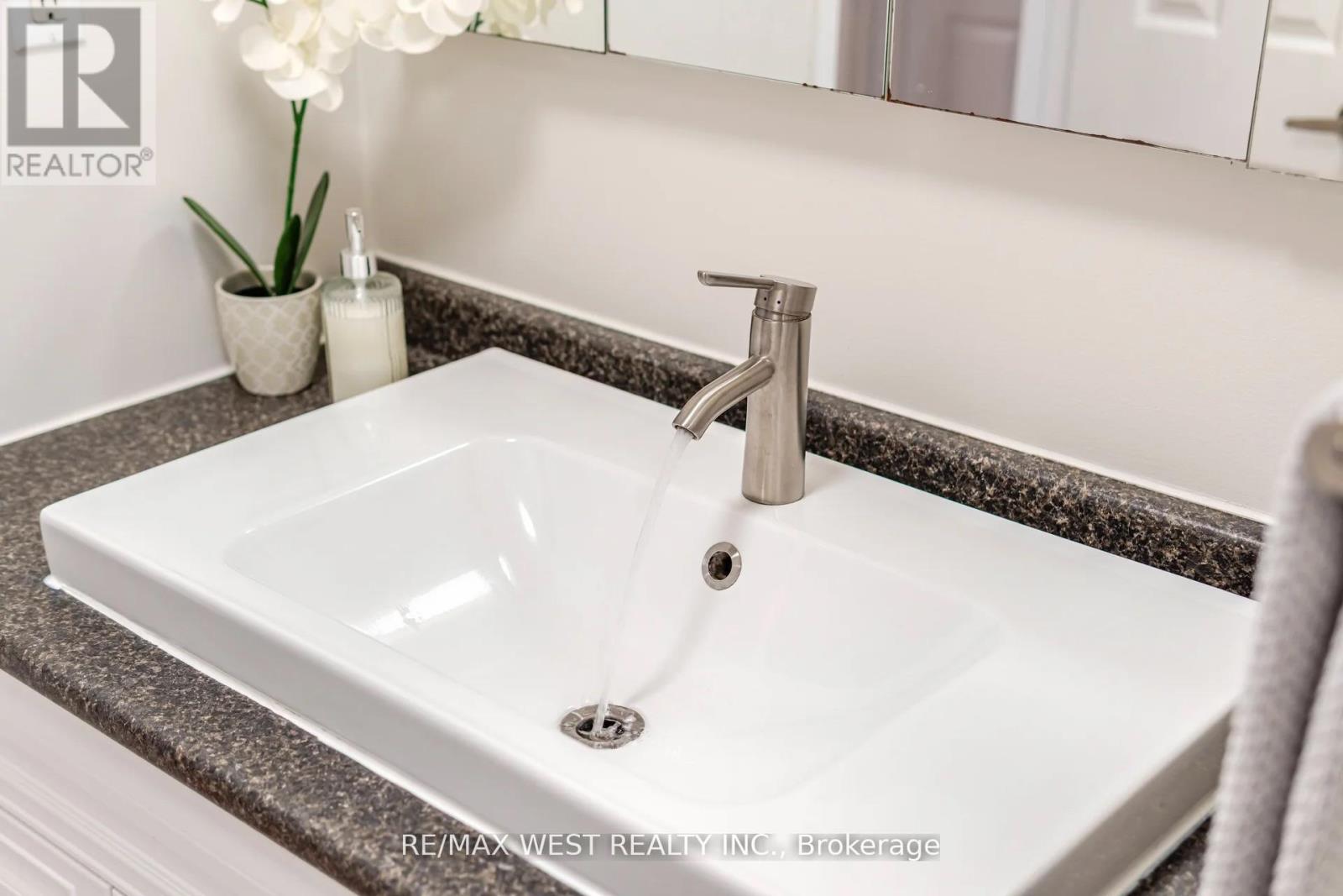 Upper - 75 Wright Crescent, Caledon (Bolton North), Ontario  L7E 3X6 - Photo 21 - W12776490