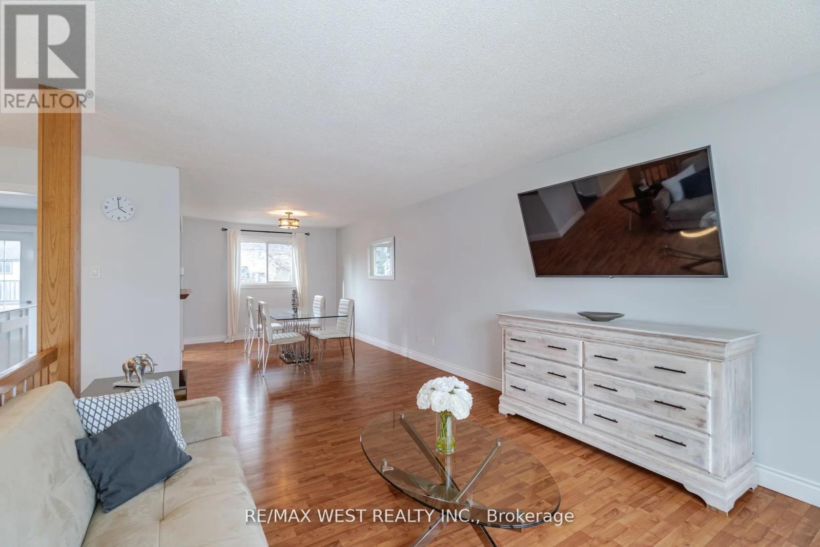 Upper - 75 Wright Crescent, Caledon (Bolton North), Ontario  L7E 3X6 - Photo 3 - W12776490