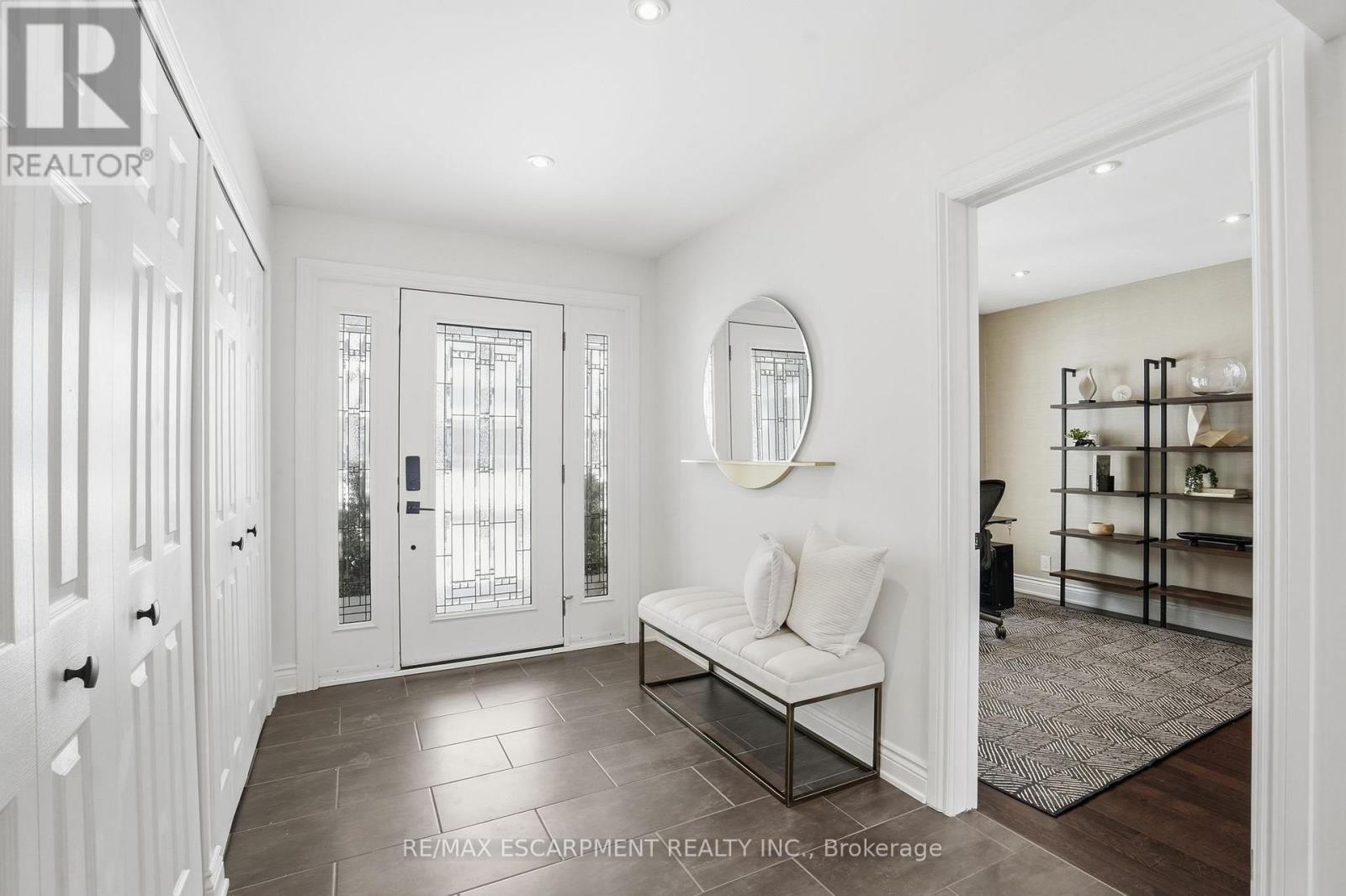 92 Wanita Road, Mississauga, Ontario  L5G 1B8 - Photo 6 - W12776580