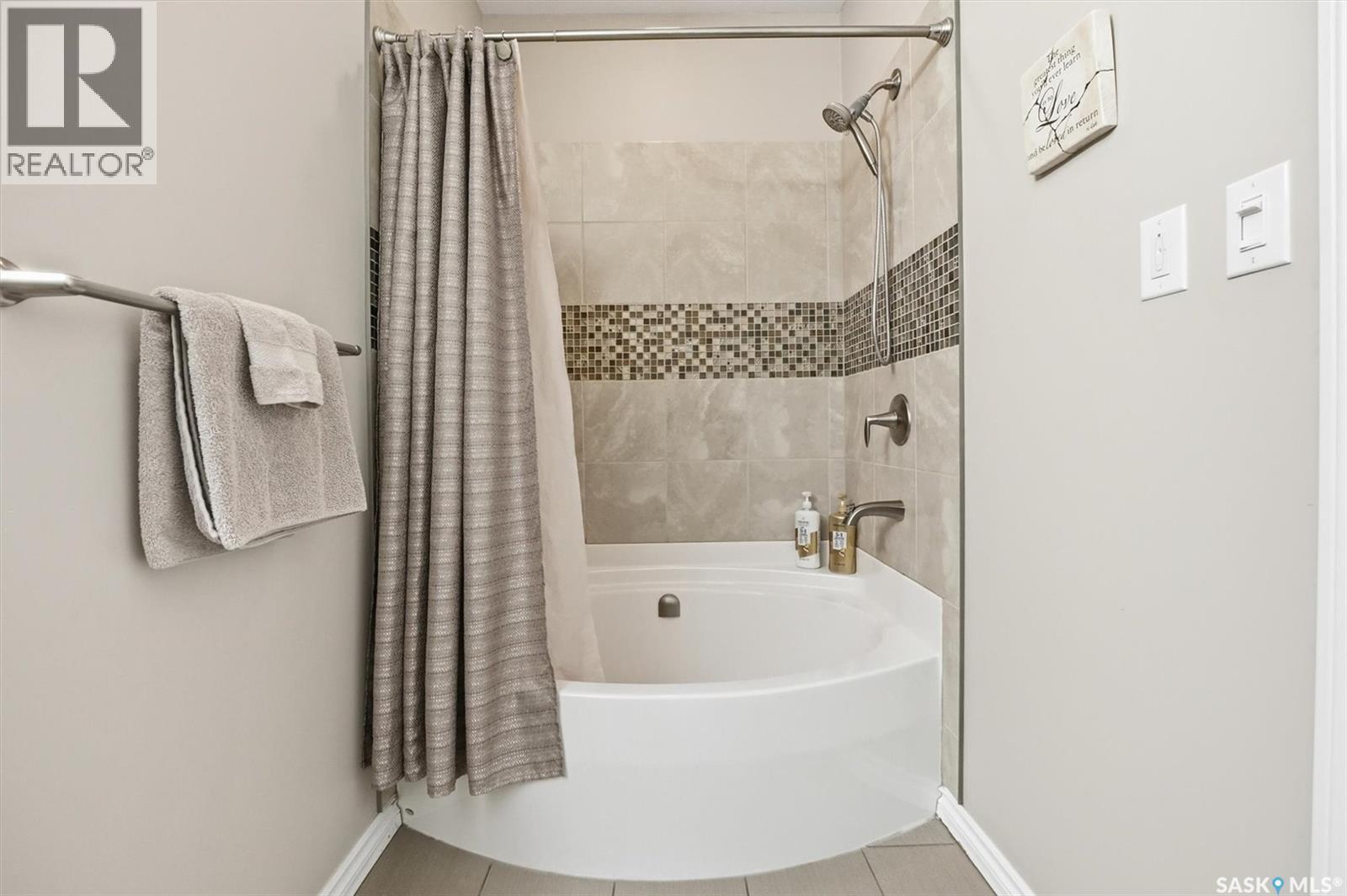 404 Lyle Crescent, Warman, Saskatchewan  S0K 4S1 - Photo 19 - SK028231