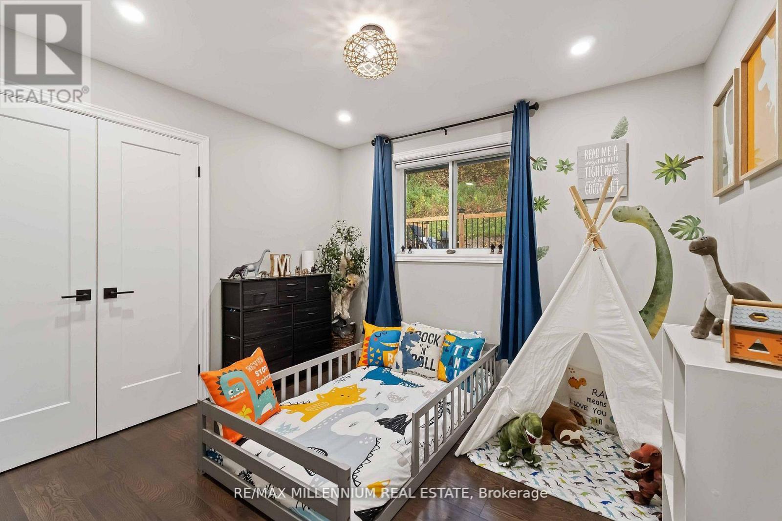 45 Bradley Street, St. Catharines, Ontario  L2T 1R5 - Photo 10 - X12776488