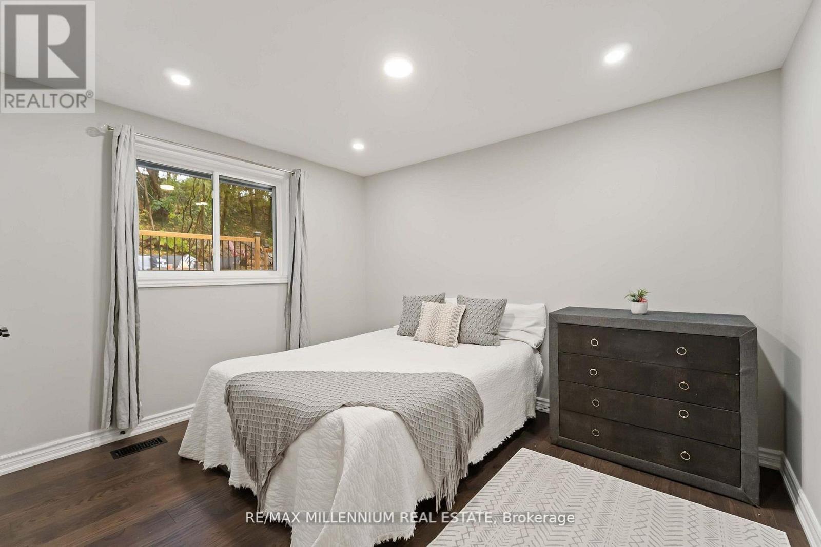 45 Bradley Street, St. Catharines, Ontario  L2T 1R5 - Photo 17 - X12776488