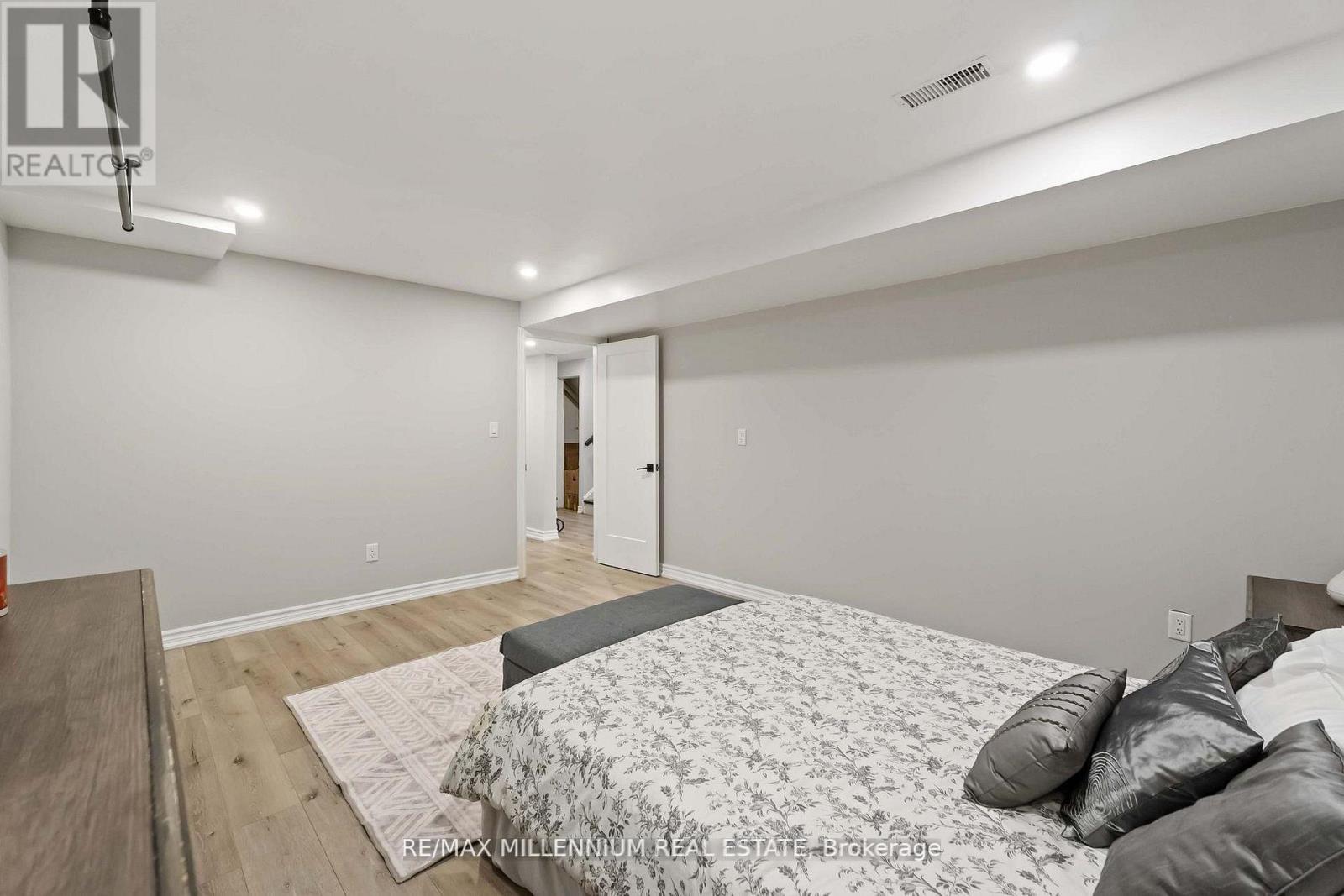 45 Bradley Street, St. Catharines, Ontario  L2T 1R5 - Photo 21 - X12776488