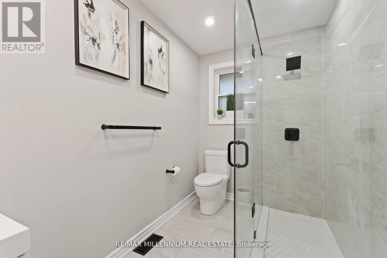 45 Bradley Street, St. Catharines, Ontario  L2T 1R5 - Photo 22 - X12776488