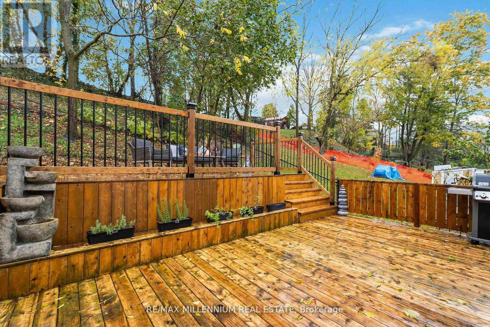 45 Bradley Street, St. Catharines, Ontario  L2T 1R5 - Photo 32 - X12776488