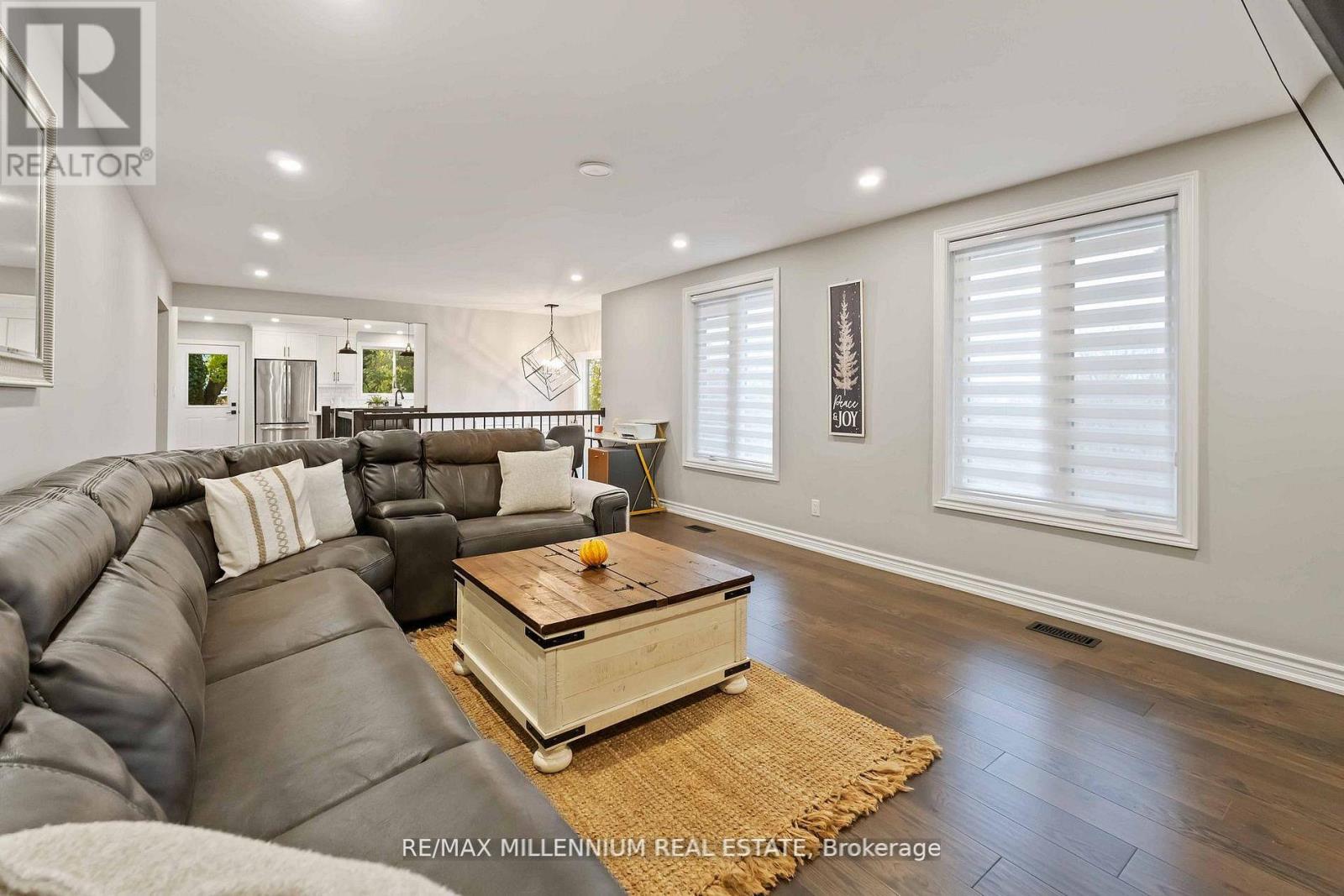 45 Bradley Street, St. Catharines, Ontario  L2T 1R5 - Photo 7 - X12776488