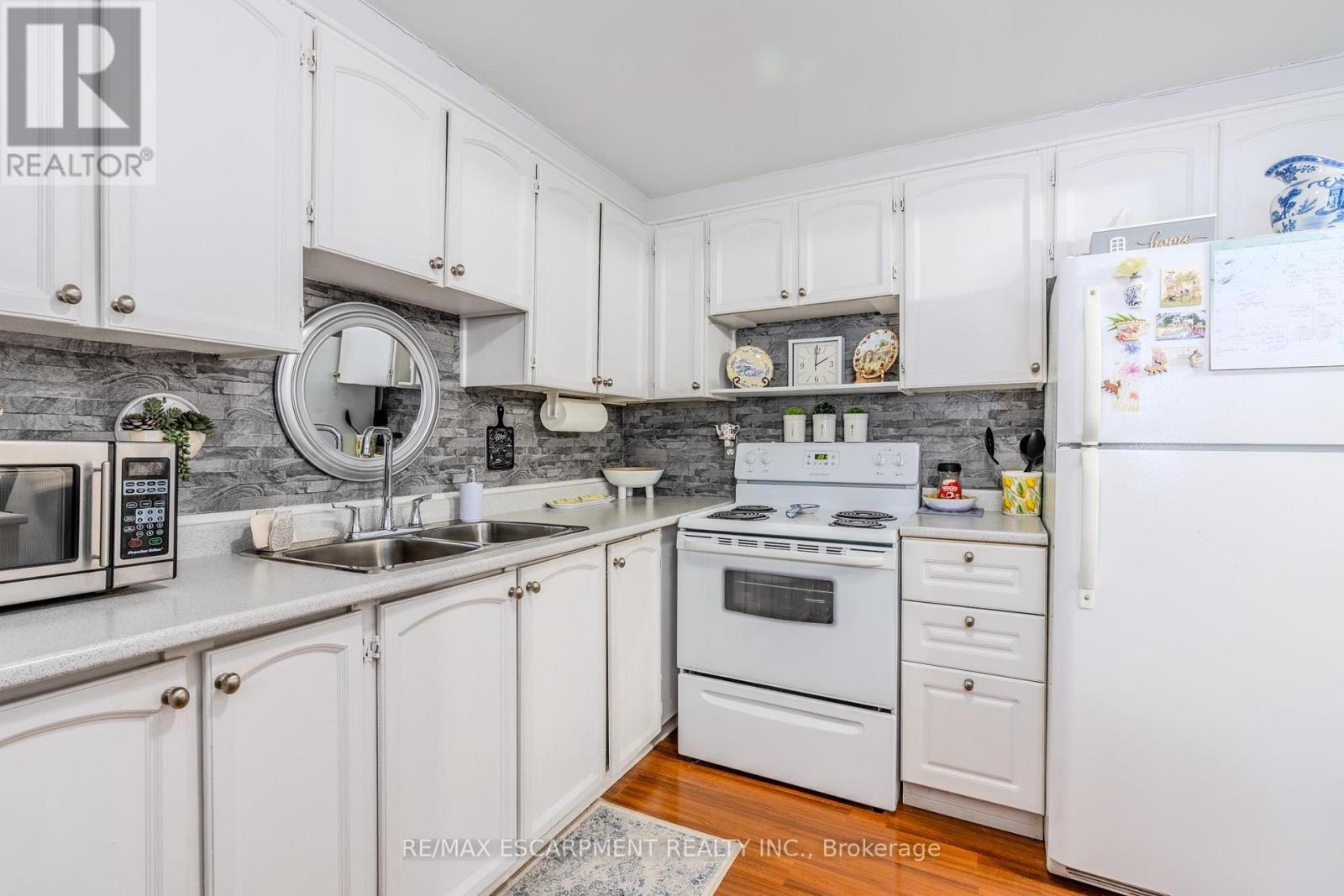 9 - 523 Parkview Crescent, Cambridge, Ontario  N3H 4Z9 - Photo 11 - X12776512