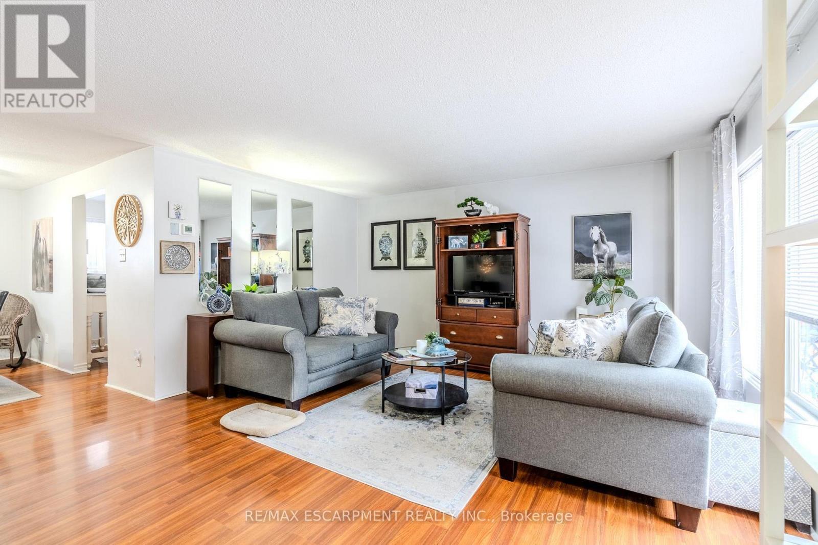 9 - 523 Parkview Crescent, Cambridge, Ontario  N3H 4Z9 - Photo 3 - X12776512