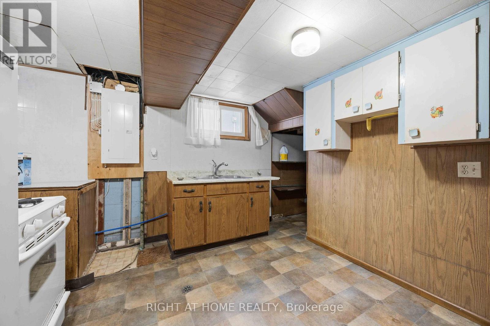 241 East Street S, Sarnia, Ontario  N7T 3R8 - Photo 25 - X12776562