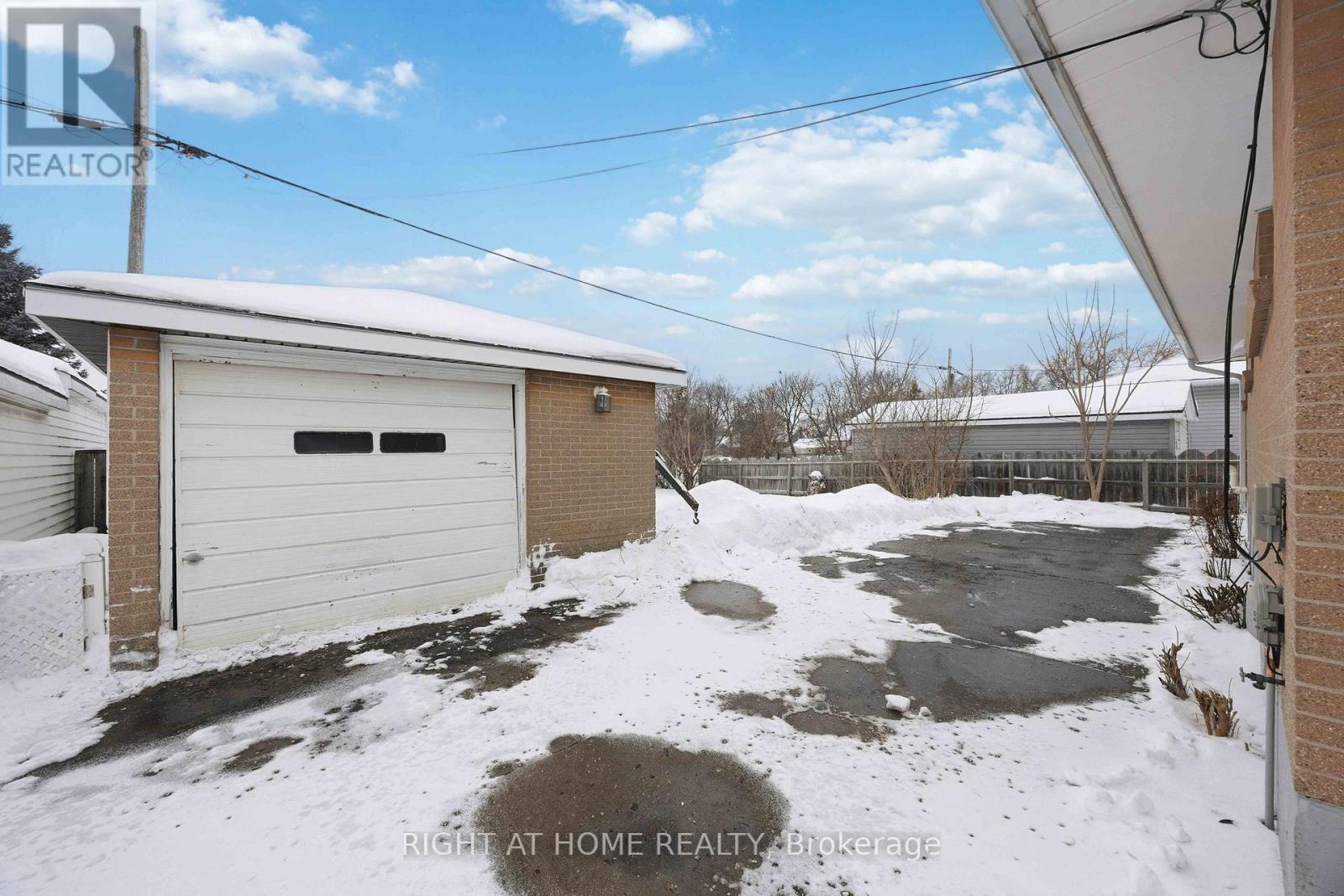 241 East Street S, Sarnia, Ontario  N7T 3R8 - Photo 28 - X12776562