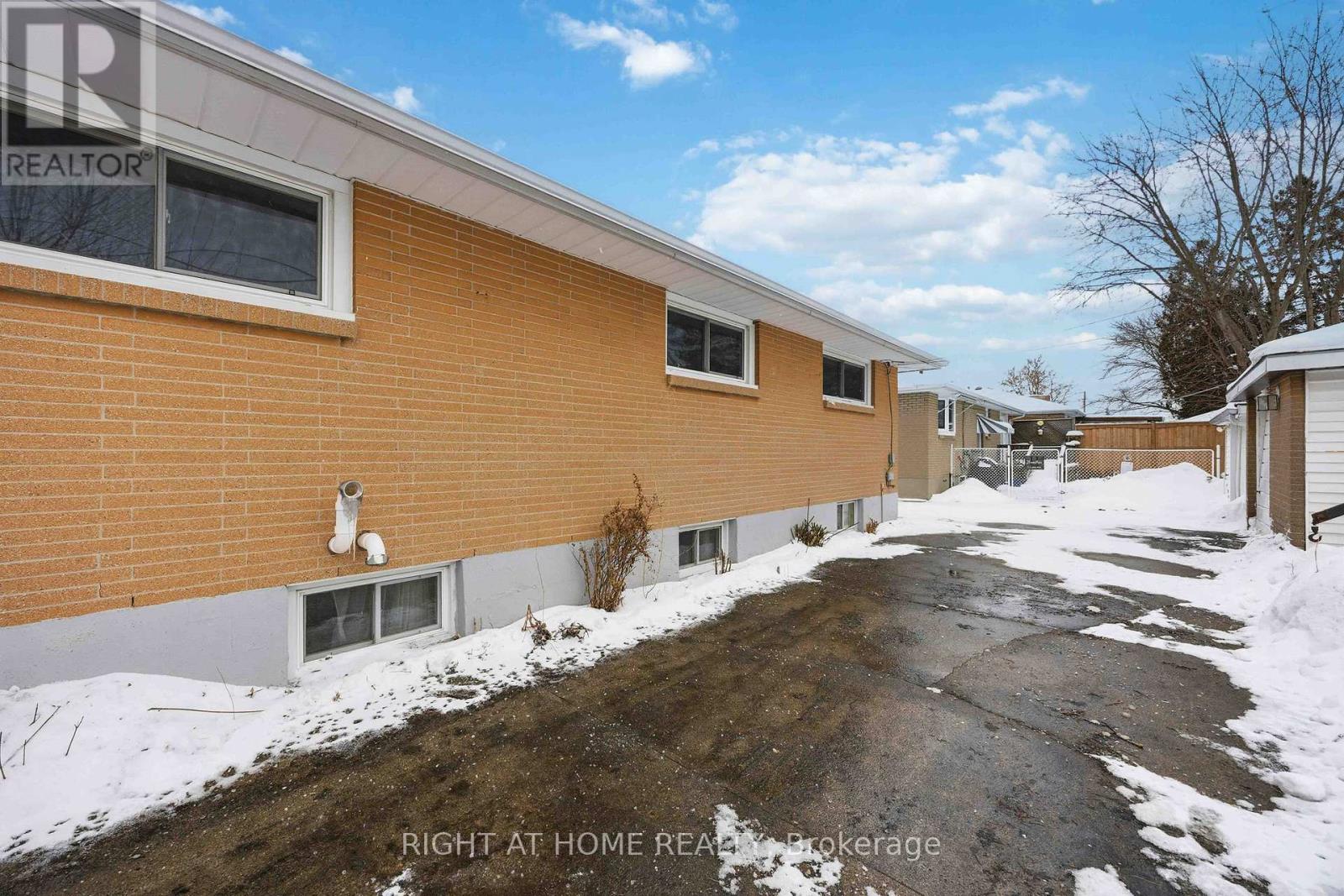 241 East Street S, Sarnia, Ontario  N7T 3R8 - Photo 32 - X12776562
