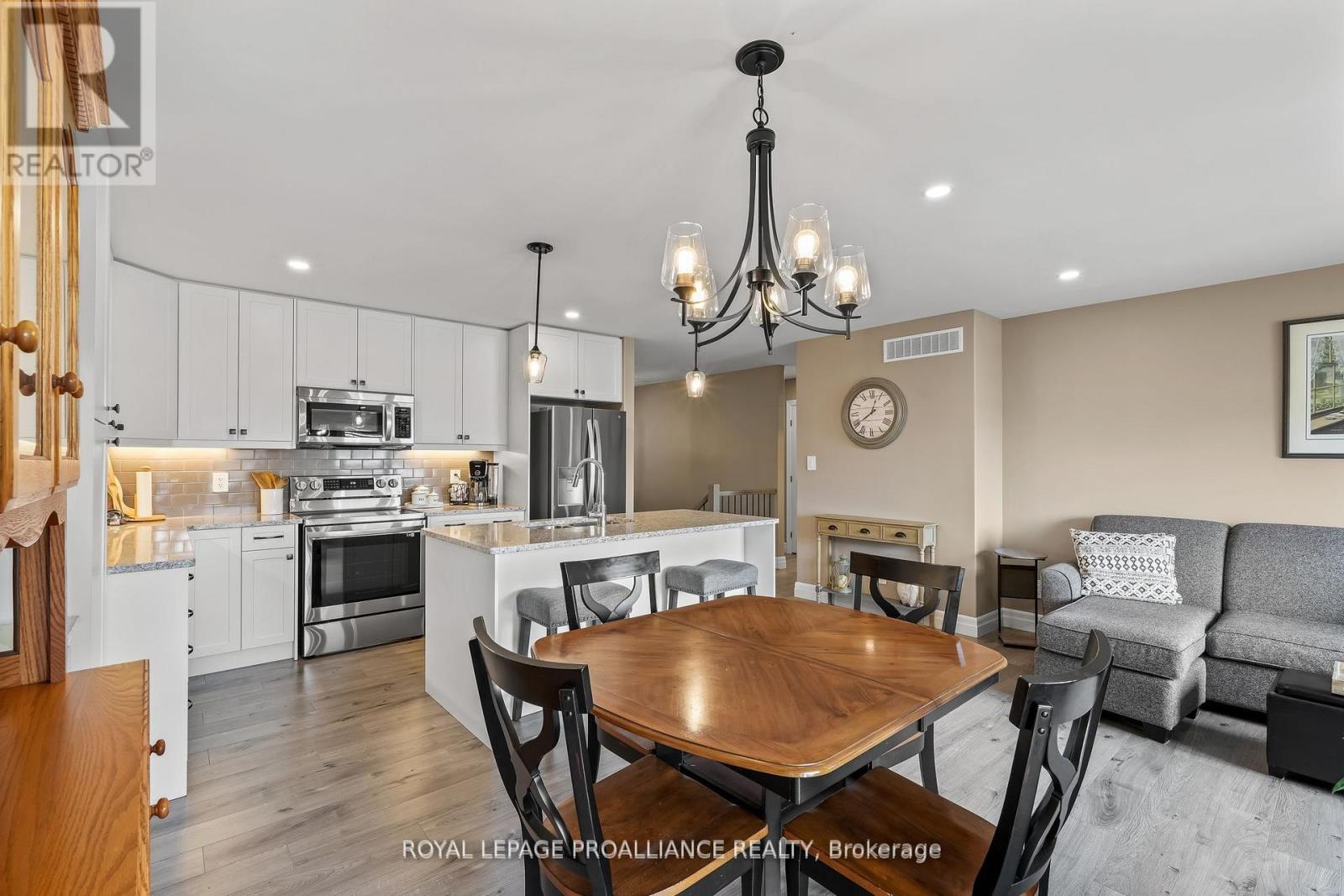 25 Cedar Park Crescent, Quinte West, Ontario  K8V 0J1 - Photo 11 - X12776602