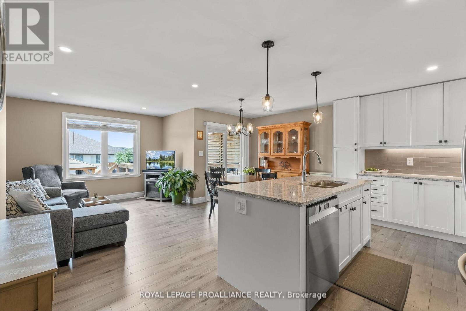 25 Cedar Park Crescent, Quinte West, Ontario  K8V 0J1 - Photo 12 - X12776602