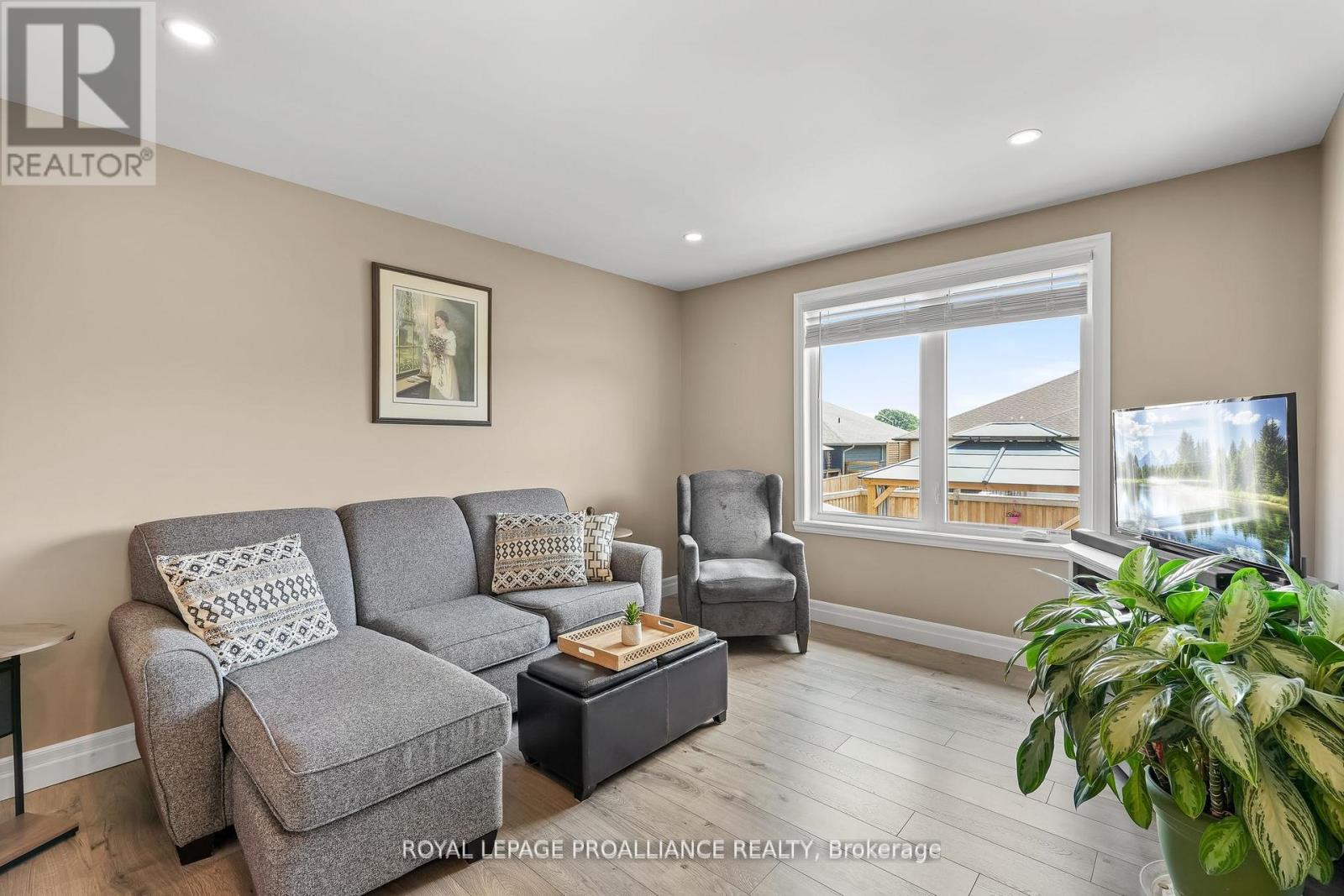 25 Cedar Park Crescent, Quinte West, Ontario  K8V 0J1 - Photo 13 - X12776602