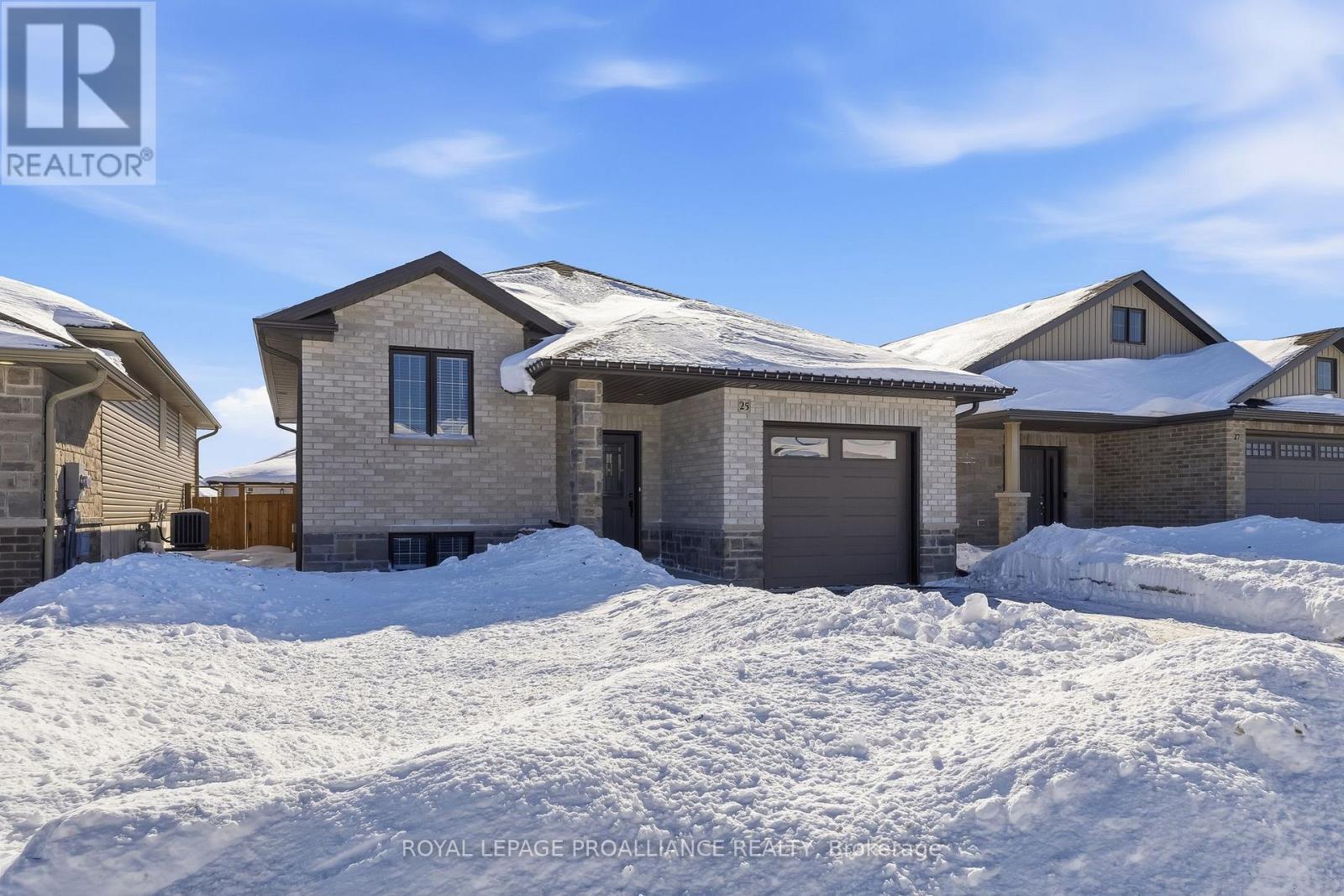 25 Cedar Park Crescent, Quinte West, Ontario  K8V 0J1 - Photo 3 - X12776602