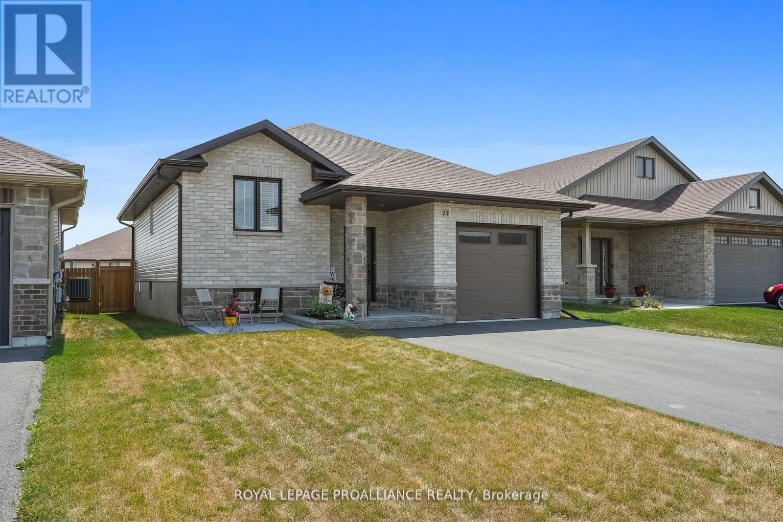 25 Cedar Park Crescent, Quinte West, Ontario  K8V 0J1 - Photo 5 - X12776602