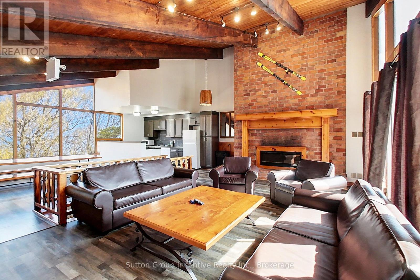 197 Arlberg Crescent, Blue Mountains, Ontario L9Y 0M1 - Photo 6 - X12776648