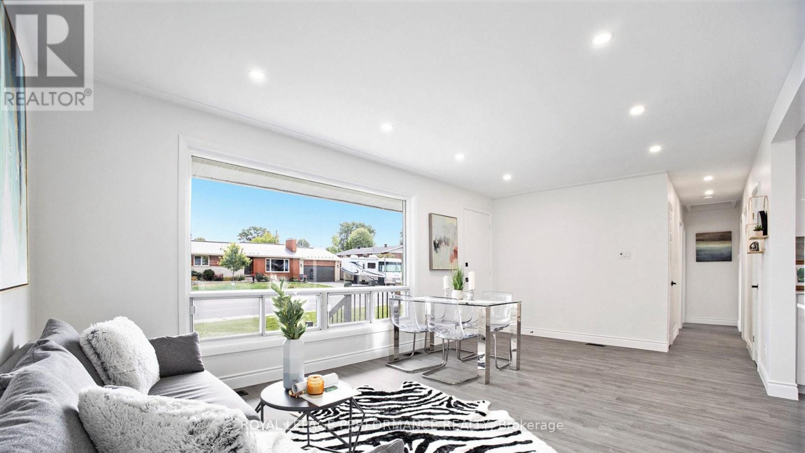 33 Majestic Drive, Ottawa, Ontario  K2G 1C6 - Photo 4 - X12776638