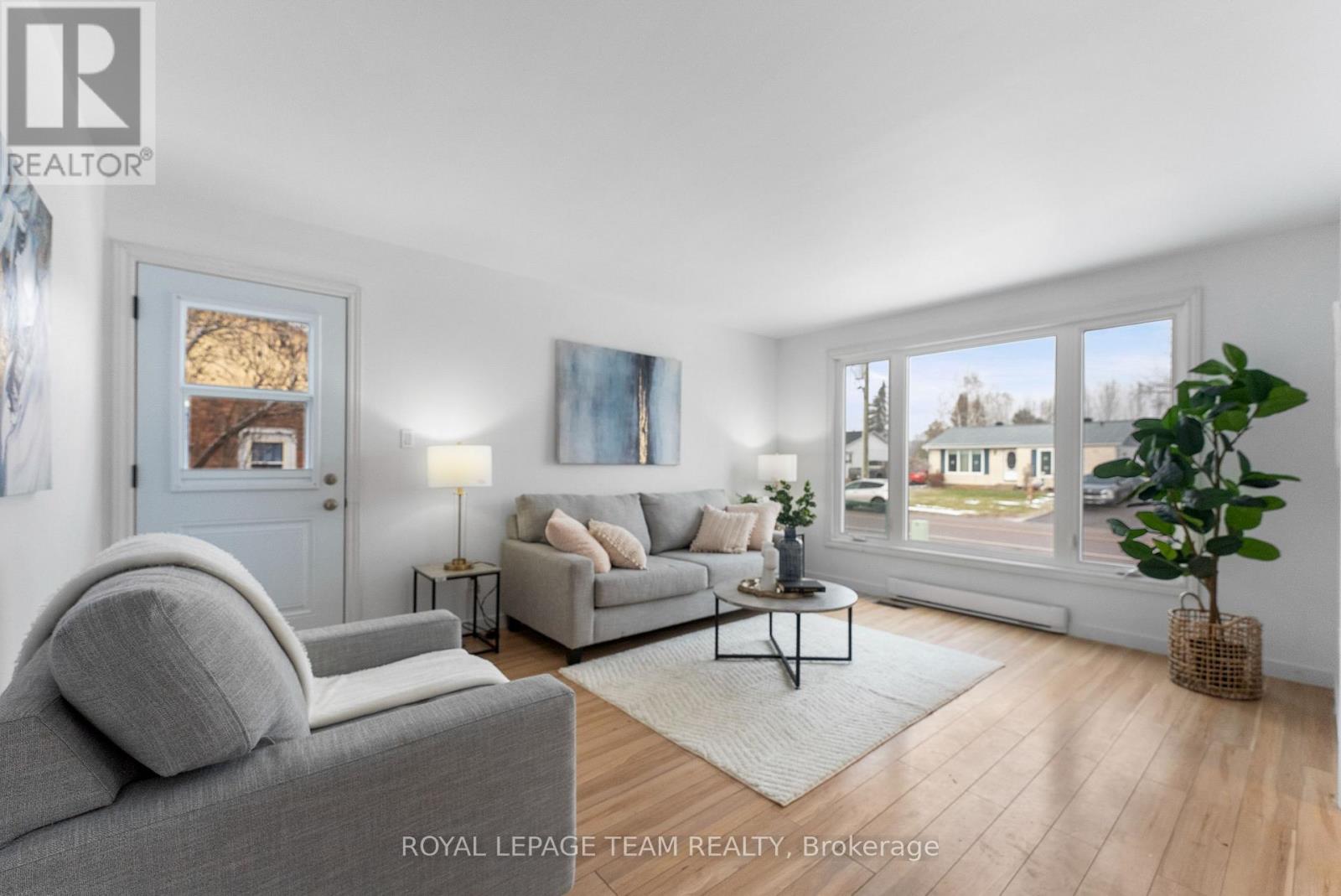 61 Herman Street, Petawawa, Ontario  K8H 3B2 - Photo 3 - X12776670