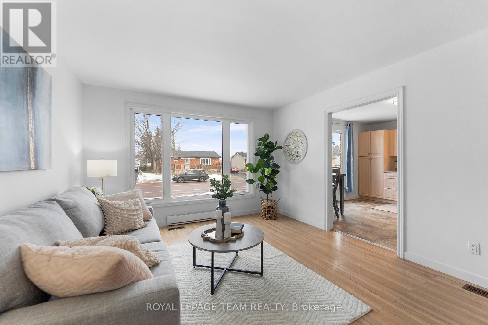 61 Herman Street, Petawawa, Ontario  K8H 3B2 - Photo 4 - X12776670