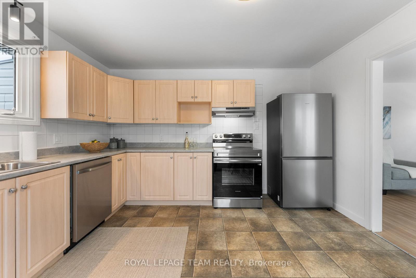 61 Herman Street, Petawawa, Ontario  K8H 3B2 - Photo 8 - X12776670