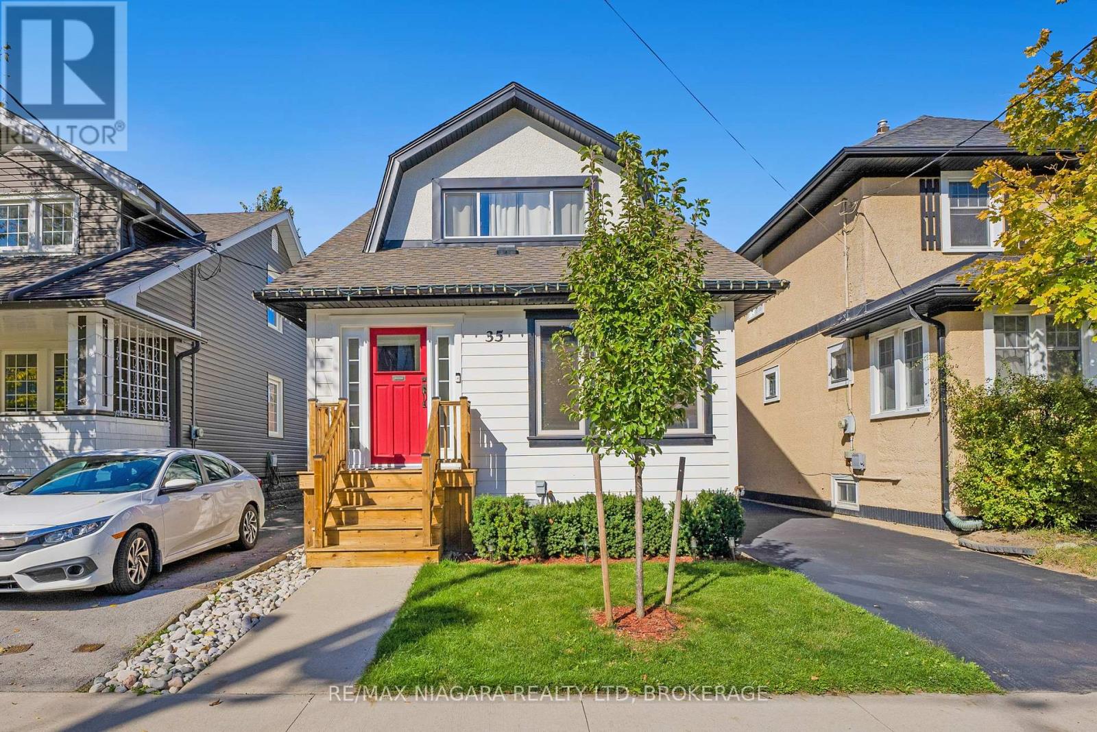 35 Lowell Avenue, St. Catharines, Ontario  L2R 2C9 - Photo 1 - X12776612