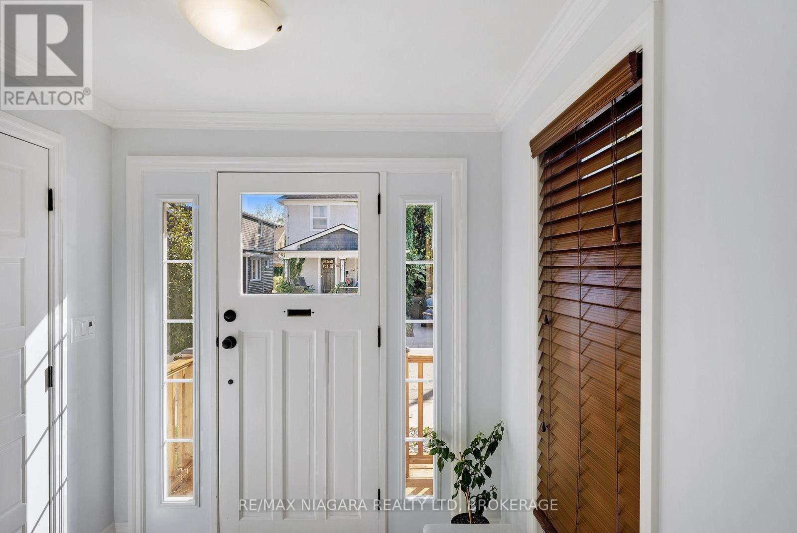 35 Lowell Avenue, St. Catharines, Ontario  L2R 2C9 - Photo 4 - X12776612