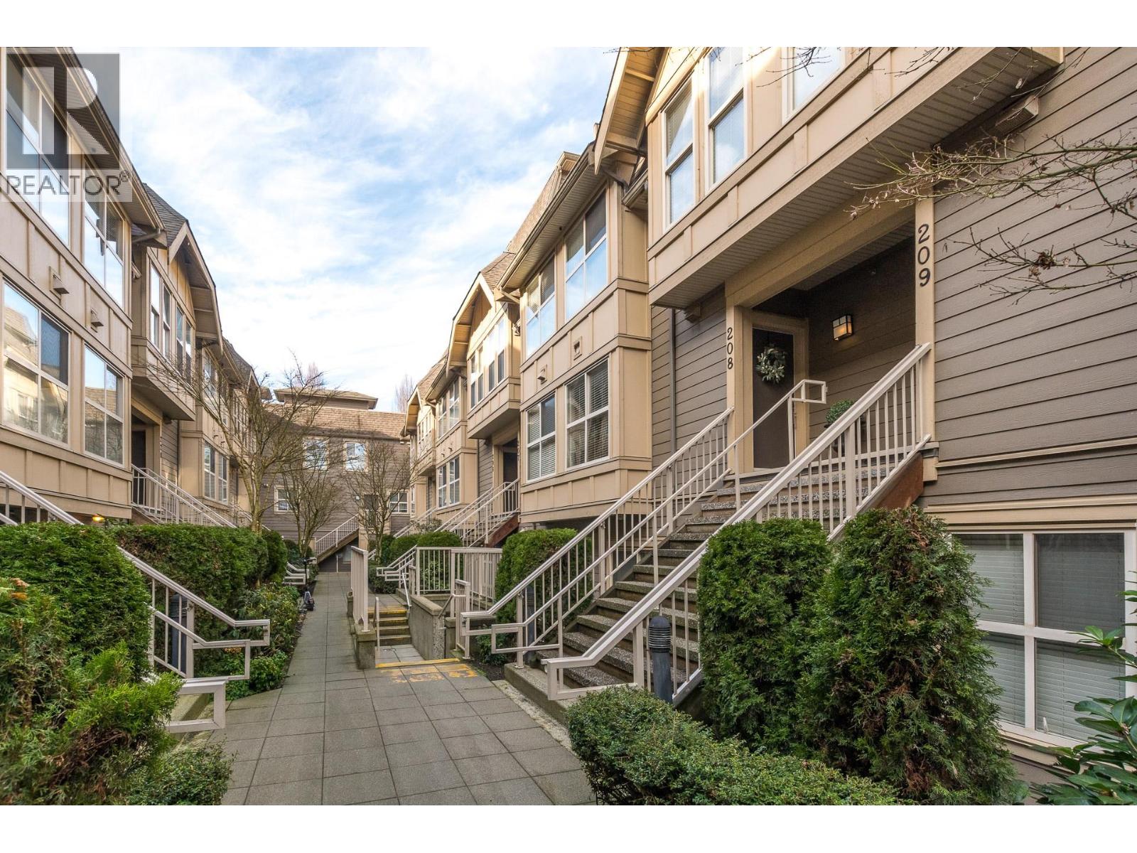 208 2110 Rowland Street, Port Coquitlam, British Columbia  V3C 0C2 - Photo 4 - R3088472